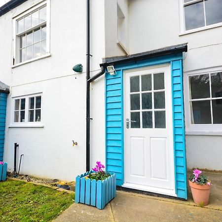 Hawkes Lane Villa Canterbury Exterior photo